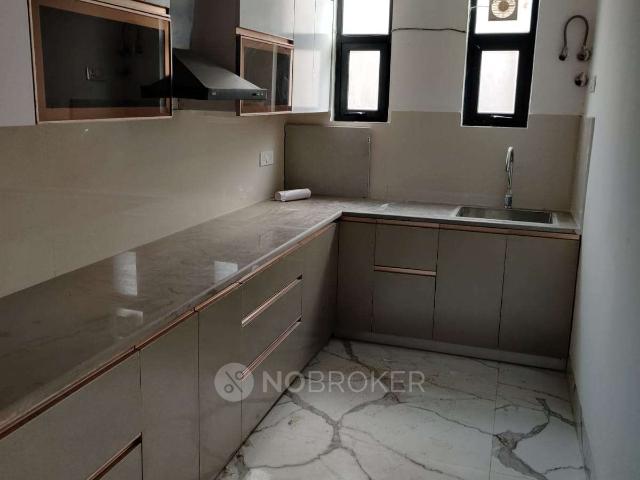 Flat for rent in Deri