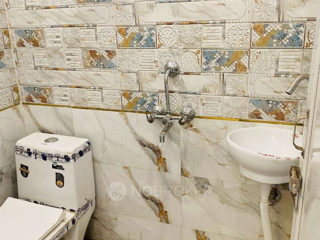 Flat for sale in West Delhi, Deri