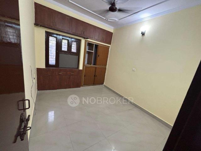 Flat for rent in East Delhi, Deri