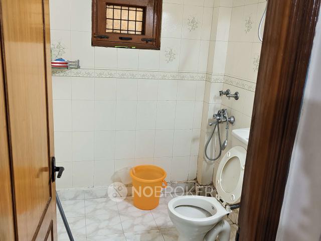 Flat for rent in South Delhi, Deri