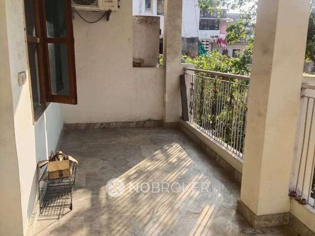 Flat for rent in North West Delhi, Deri