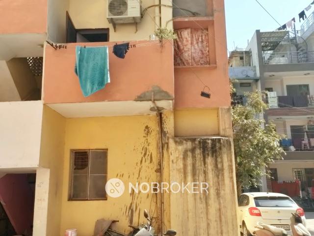Flat for sale in West Delhi, Deri