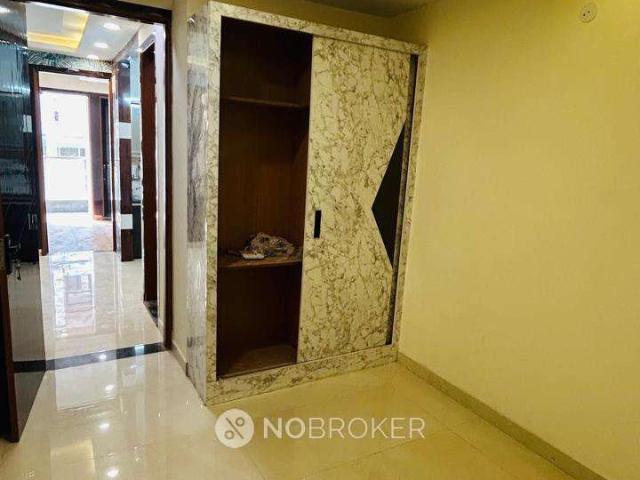 Flat for sale in Mohan Garden, Delhi