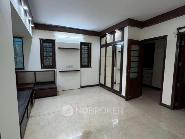 Flat for sale in North Delhi, Deri