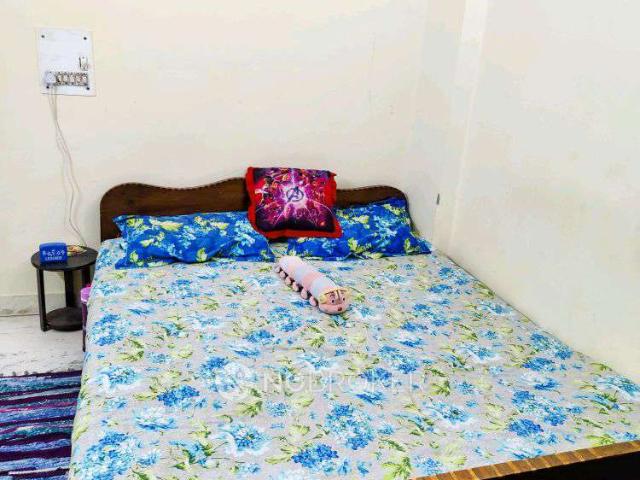 Flat for rent in South Delhi, Deri