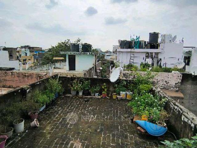 Flat for sale in Basti Ara Kashan, Delhi