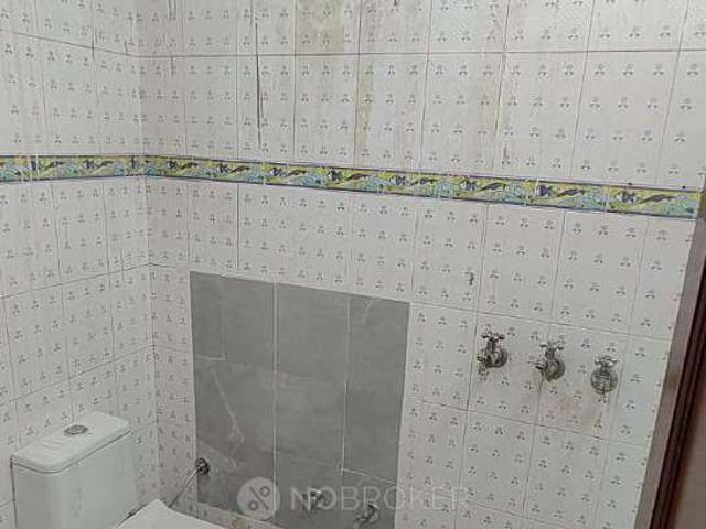 Flat for rent in North West Delhi, Deri