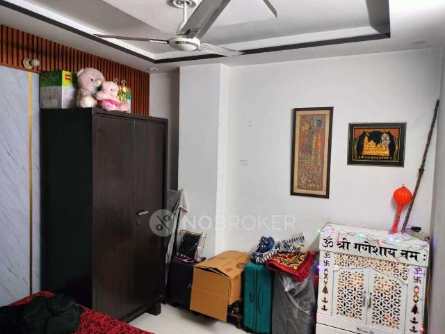 Flat for sale in South West Delhi, Deri
