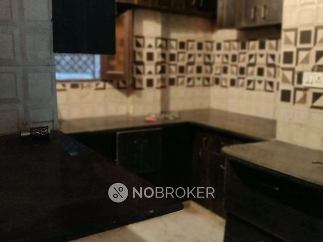 Flat for sale in North Delhi, Deri