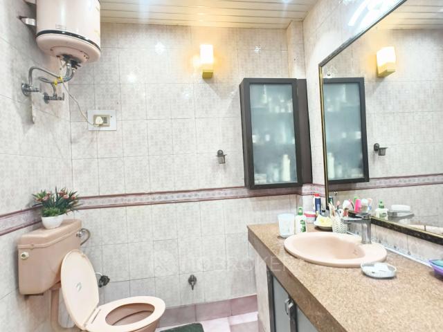Flat for rent in West Delhi, Deri
