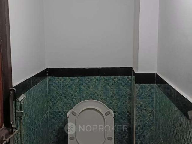 Flat for rent in South West Delhi, Deri