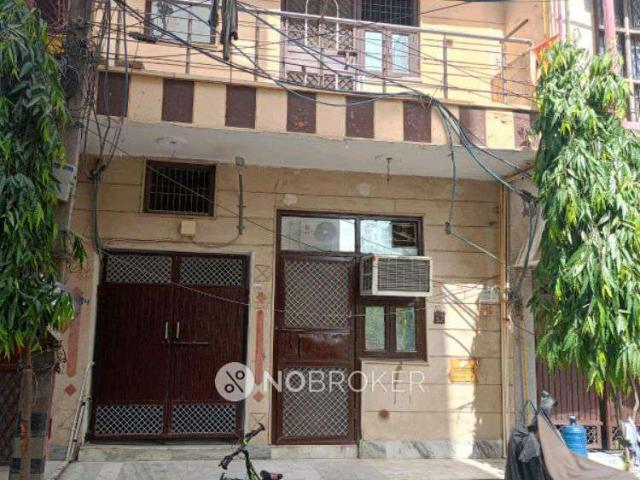 Flat for sale in North West Delhi, Deri