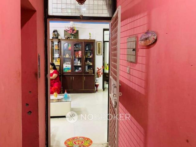 Flat for sale in South Delhi, Deri
