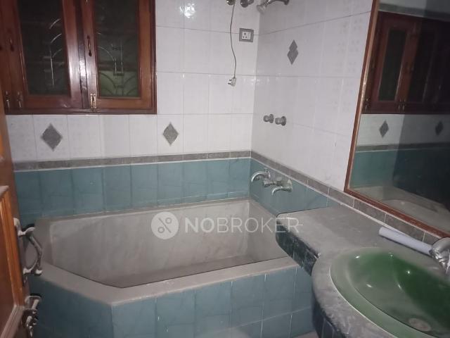 Flat for rent in Sainik Farms, Delhi
