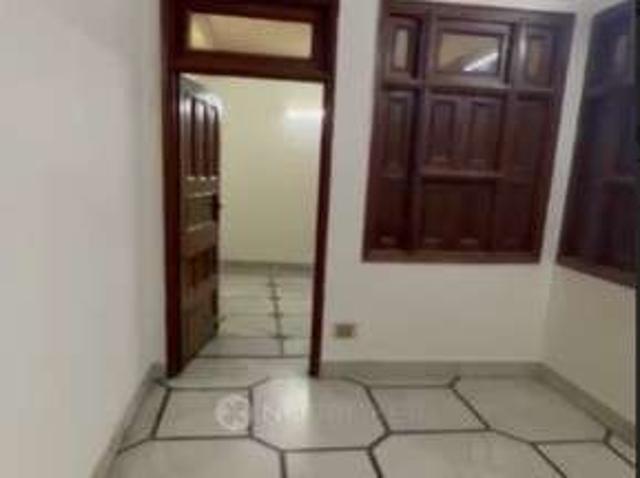 Flat for rent in Deri