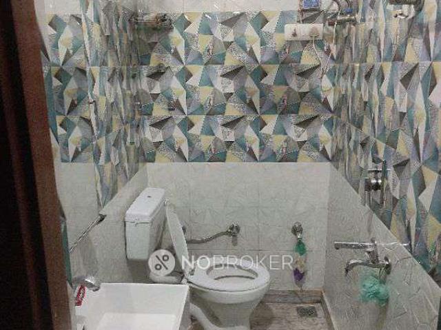 Flat for rent in North West Delhi, Deri