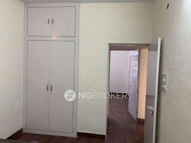 Flat for sale in Mayur Vihar, Delhi