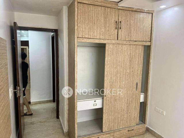 Flat for sale in Shalimar Bagh, Delhi