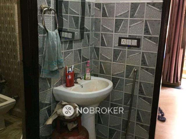 Flat for sale in West Delhi, Deri