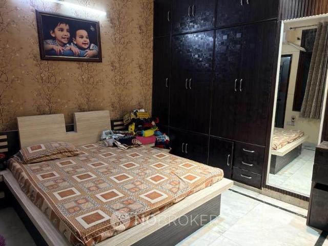 Flat for sale in North West Delhi, Deri