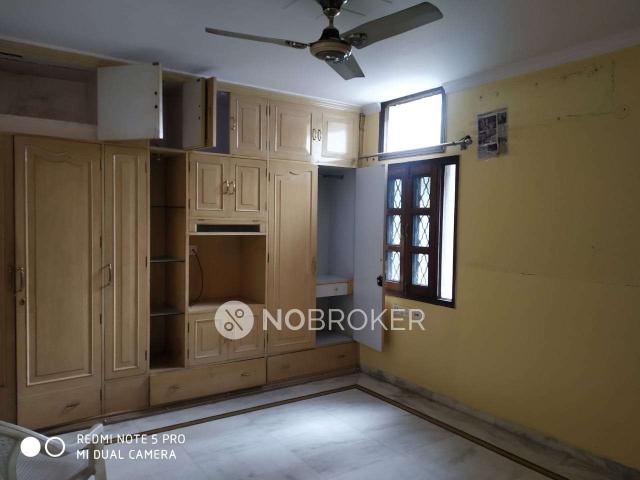 Flat for rent in Paschim Vihar, Delhi