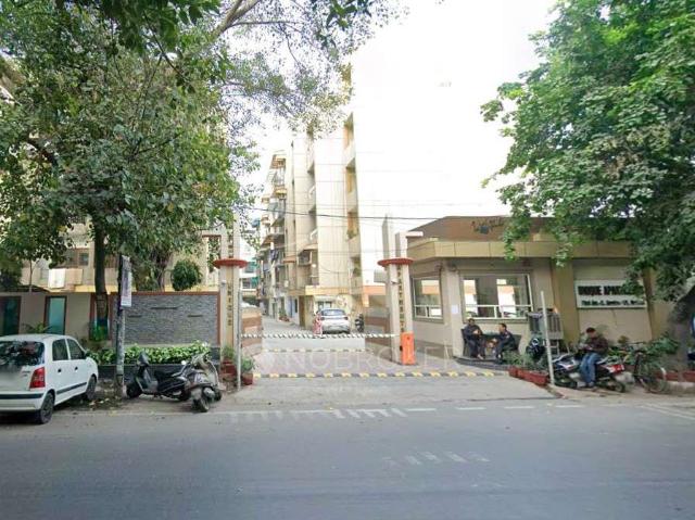 Flat for sale in North Delhi, Deri