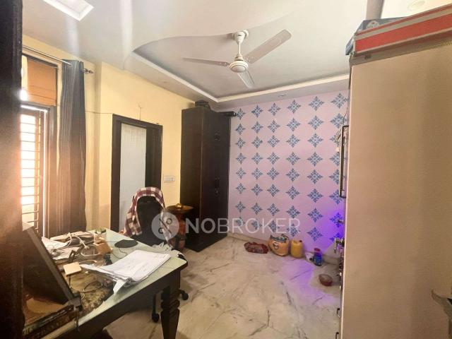 Flat for sale in West Delhi, Deri