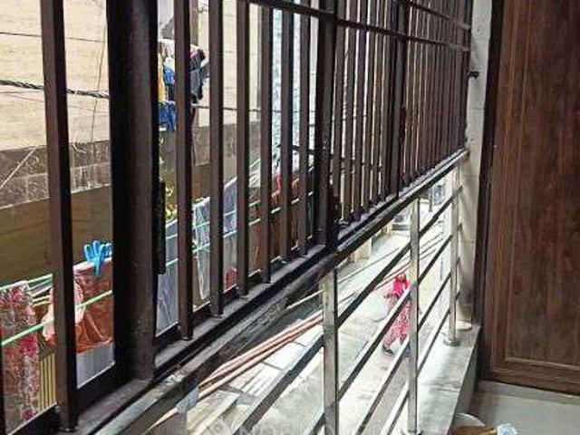 Flat for sale in North Delhi, Deri