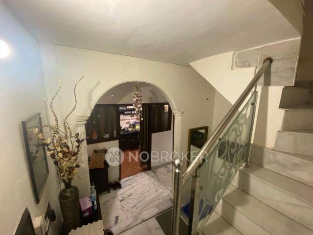 Property for rent in Deri