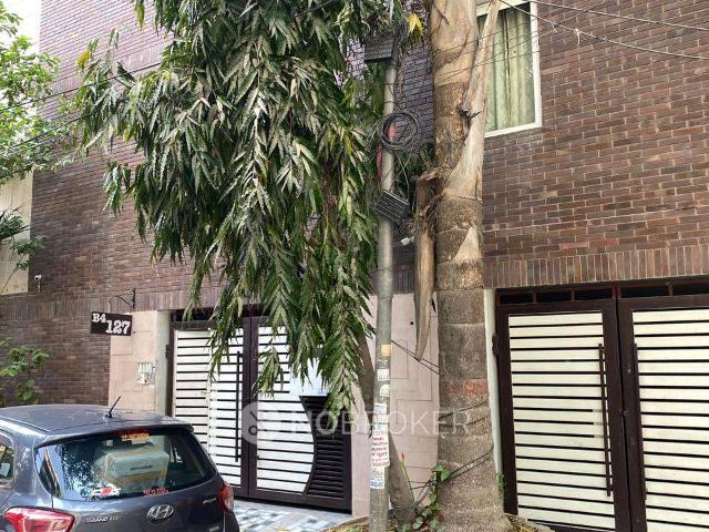 Property for rent in West Delhi, Deri