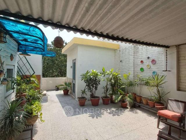 Property for rent in Rajouri Garden, Delhi