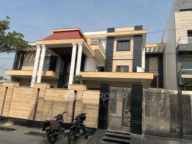 Property for rent in Hariana
