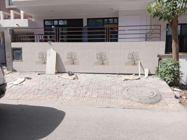 Property for rent in Hariana