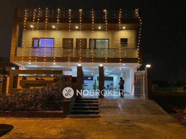 Property for rent in Hariana