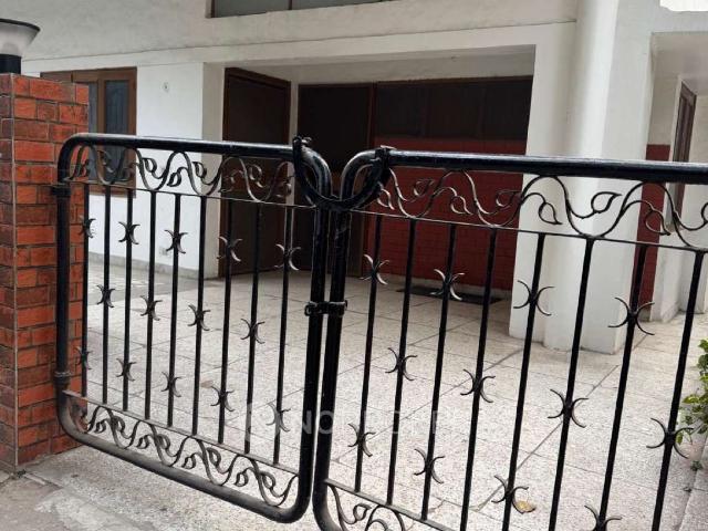 Property for rent in Deri