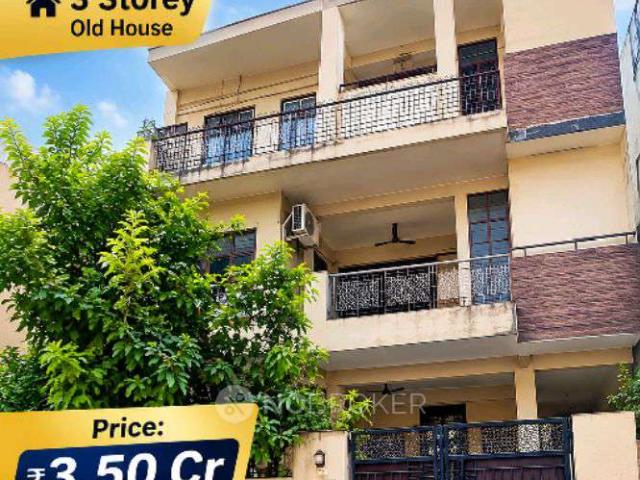 House for sale in Hariana