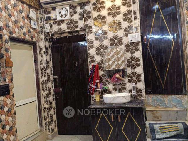 House for sale in East Delhi, Deri