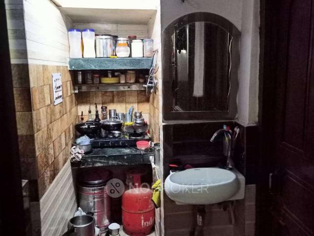 House for sale in North East Delhi, Deri