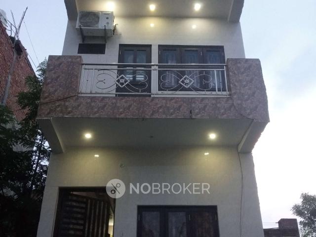 House for sale in Hariana