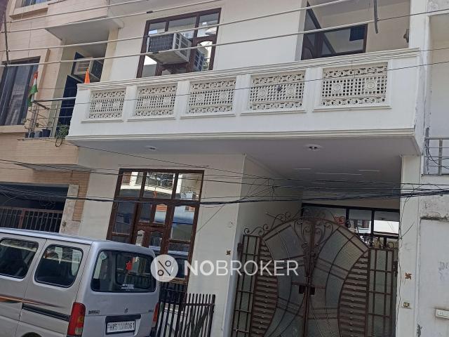 House for sale in Hariana
