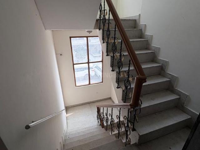 Flat for rent in Deri