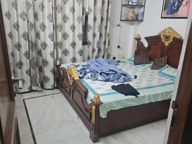 Flat for sale in West Delhi, Deri
