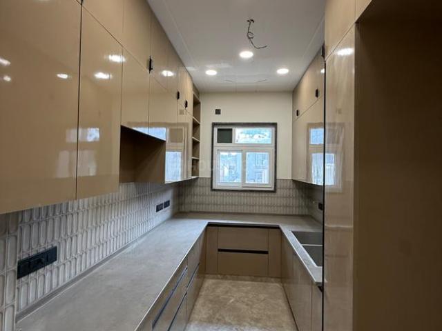Flat for sale in North West Delhi, Deri