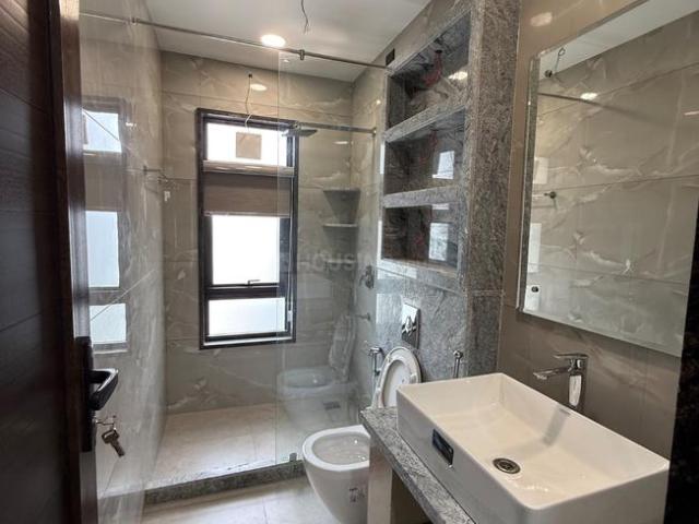 Flat for sale in North West Delhi, Deri