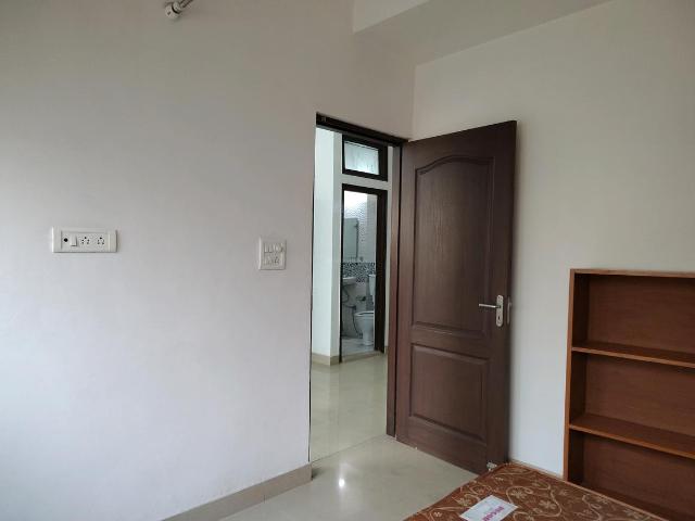 Flat for rent in South Delhi, Deri