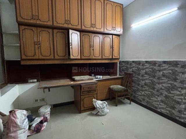 Flat for rent in Deri