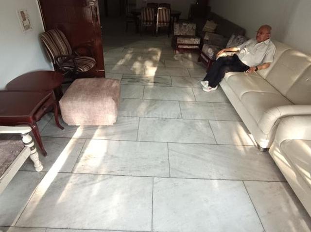 Flat for rent in Deri