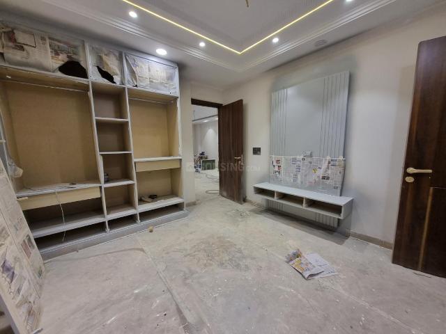 Flat for sale in North Delhi, Deri