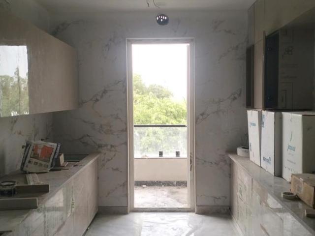 Flat for sale in North Delhi, Deri