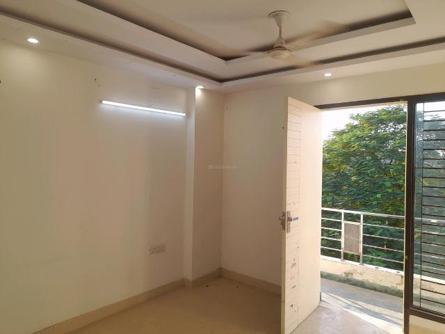 Flat for sale in North Delhi, Deri